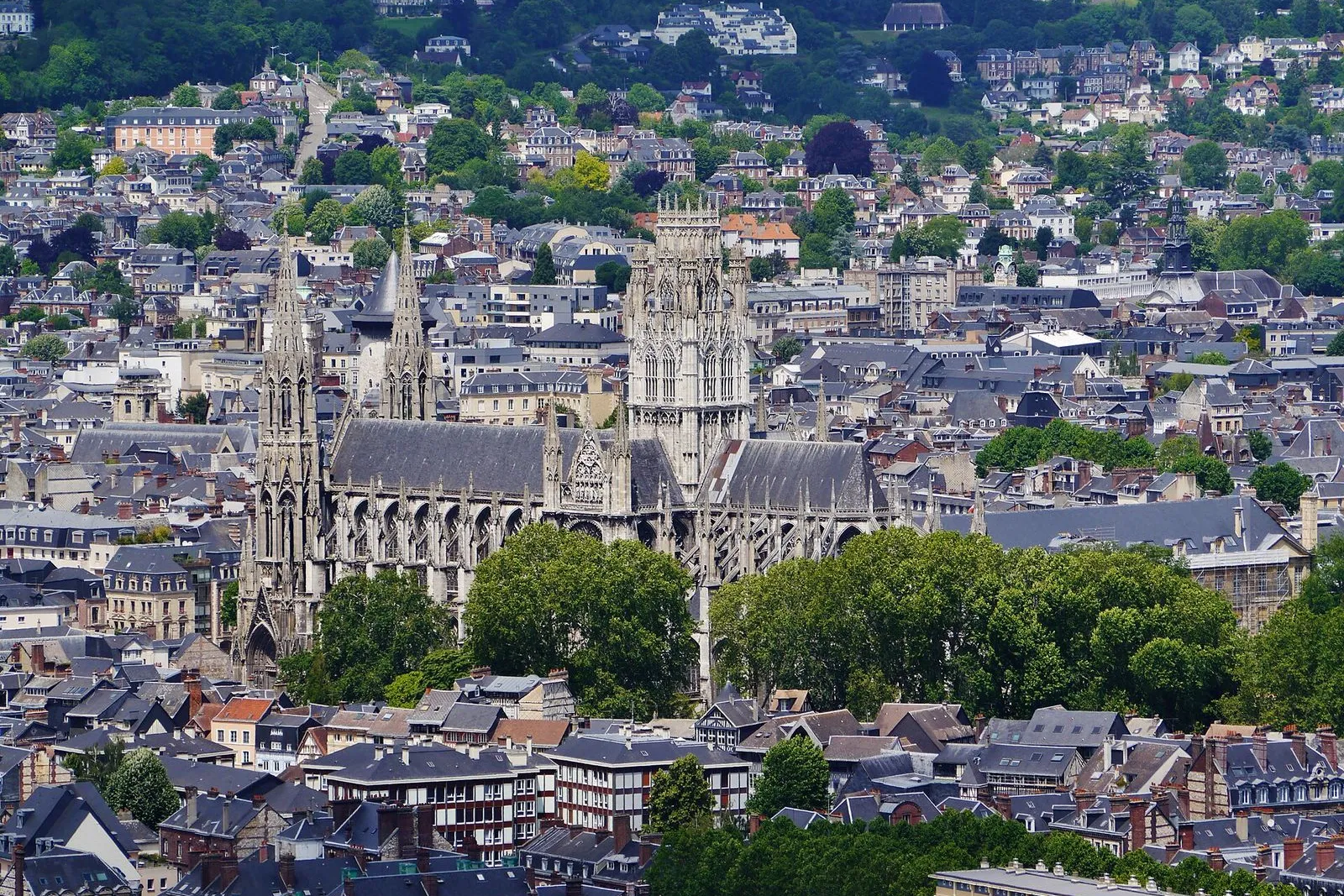 Du donjon à Saint-Ouen