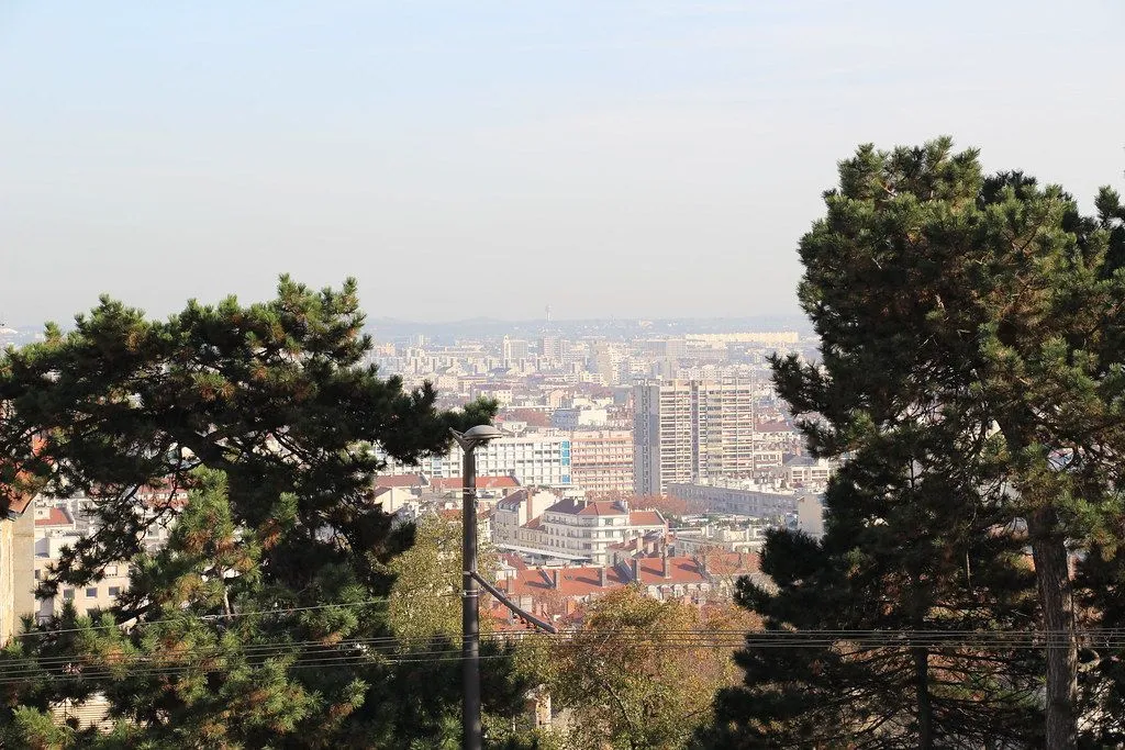The Croix-Rousse Plateau: The Market and the Canuts