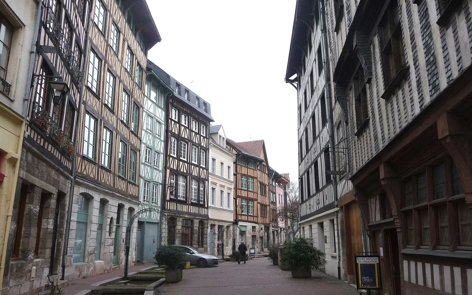 Saint-Maclou and the Eau-de-Robec