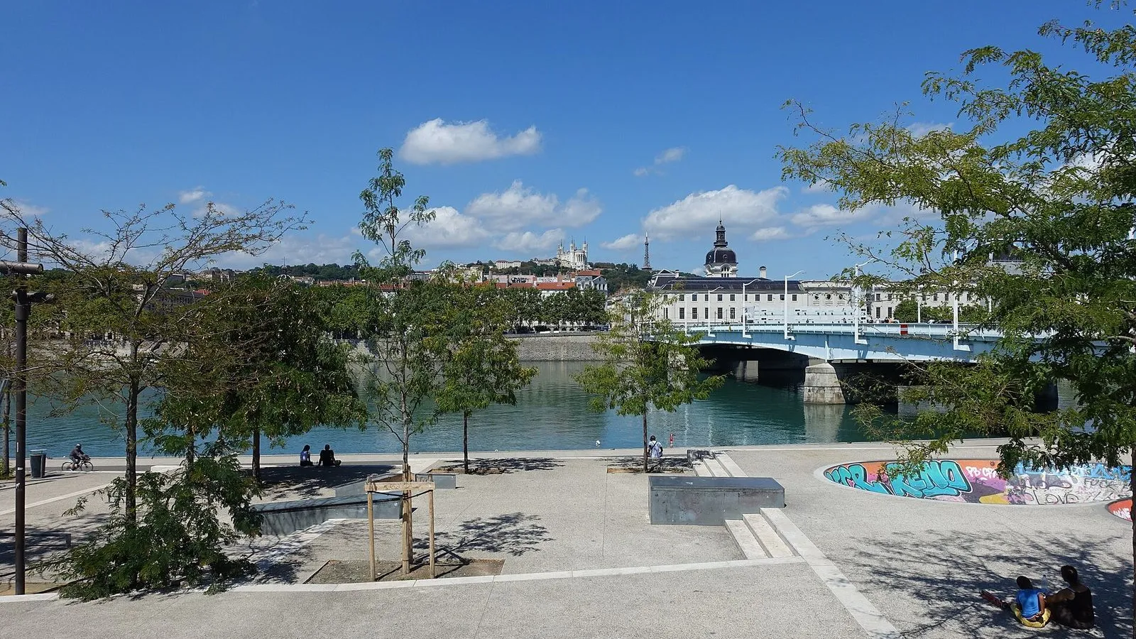 Berges du Rhône at Pont de la Guillotière