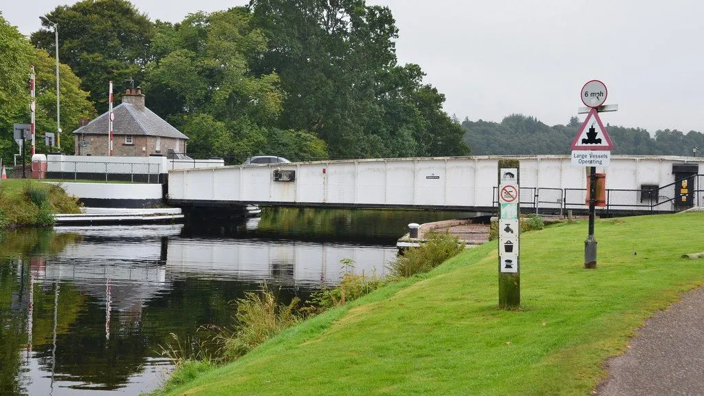 Tomnahurich Swing Bridge