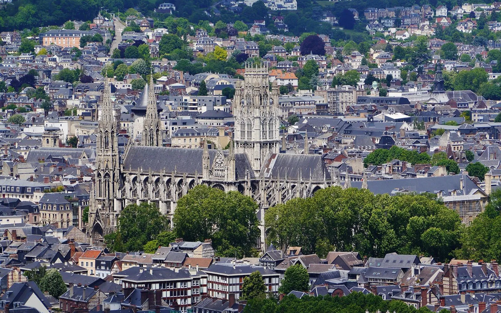 From the Donjon to Saint-Ouen