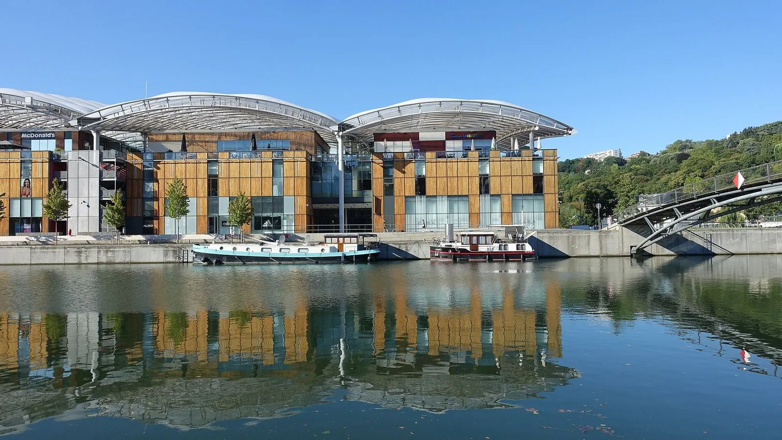 Pôle de commerces et de loisirs Confluence