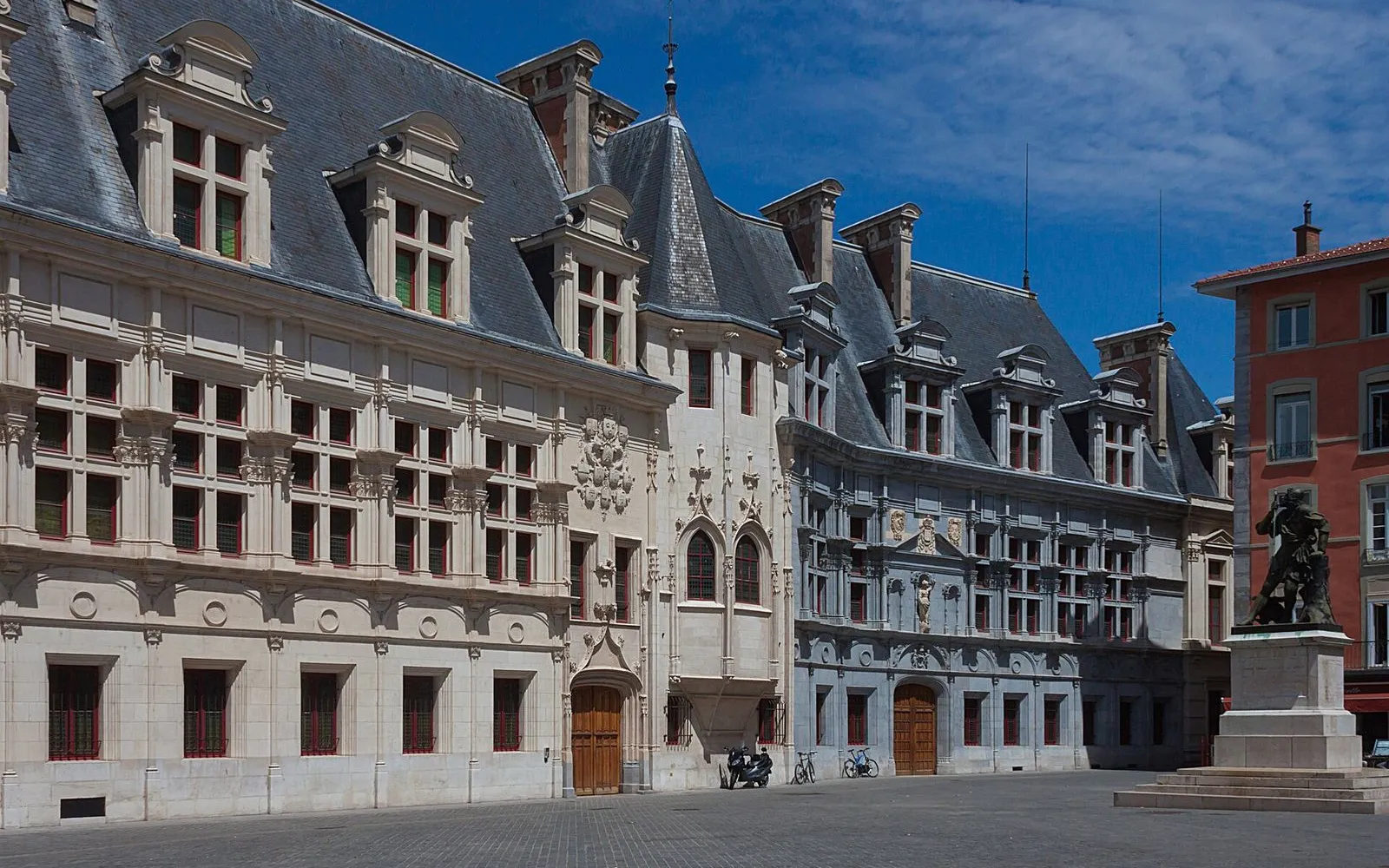 The Old Town and the Parliament Quarter