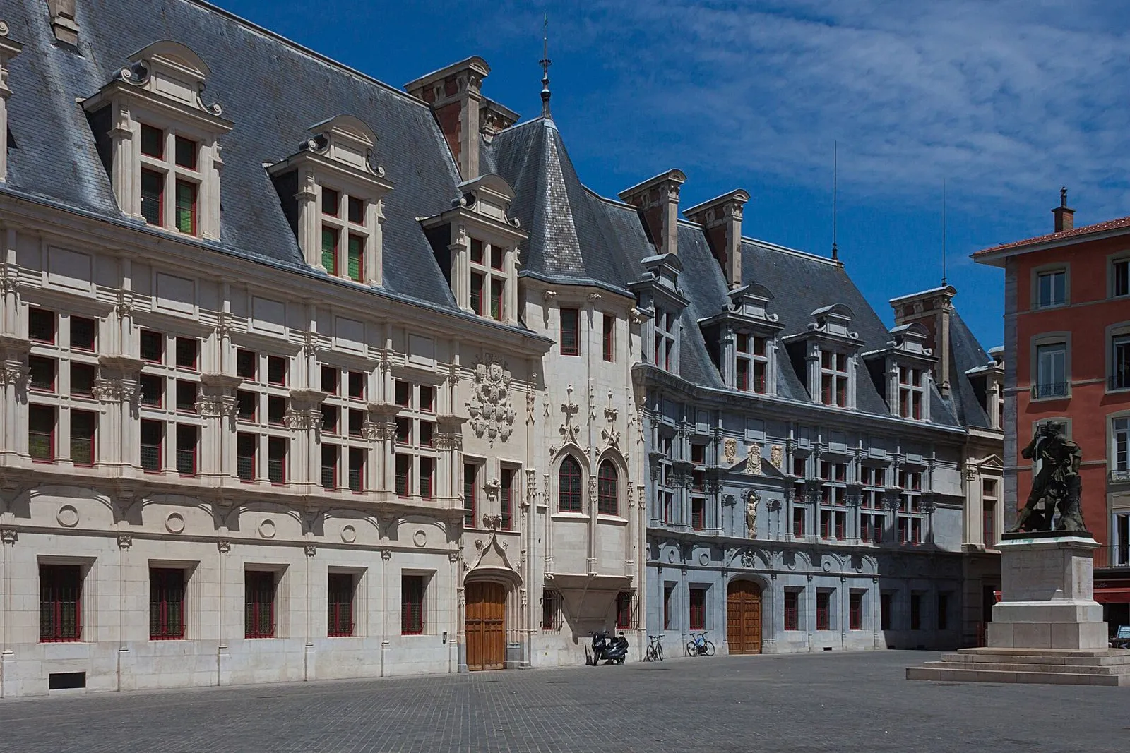 The Old Town and the Parliament Quarter