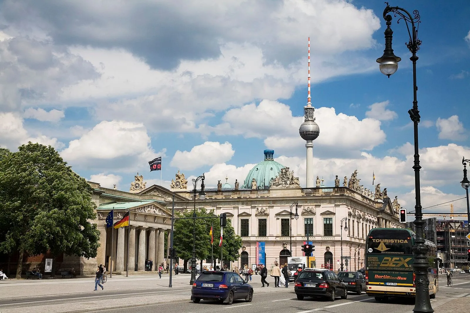 Berlin's Imperial Spine: Unter den Linden to Museum Island