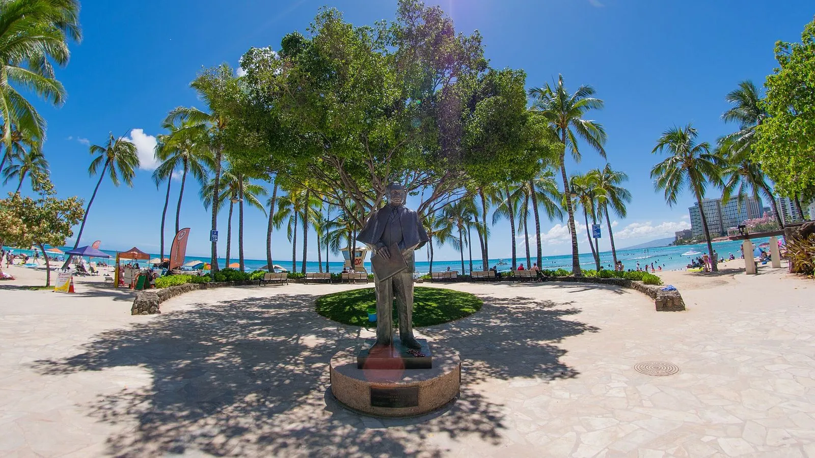 Kūhiō Beach et la statue du Prince Kūhiō